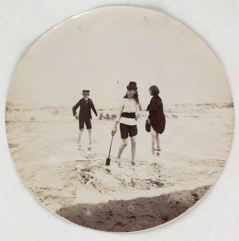 Illustration for article titled 14 Amateur Photos Taken With the Very First Consumer Camera
